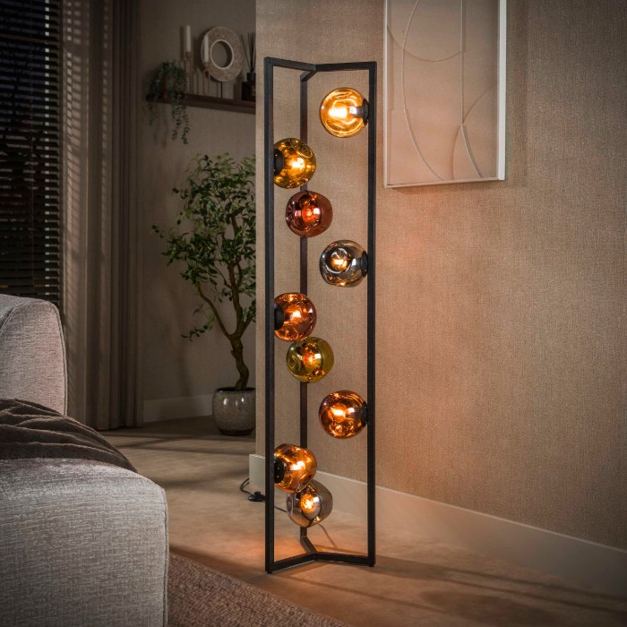 Vloerlamp met 9 glazen bollen Remo zwart - sfeerfoto 1