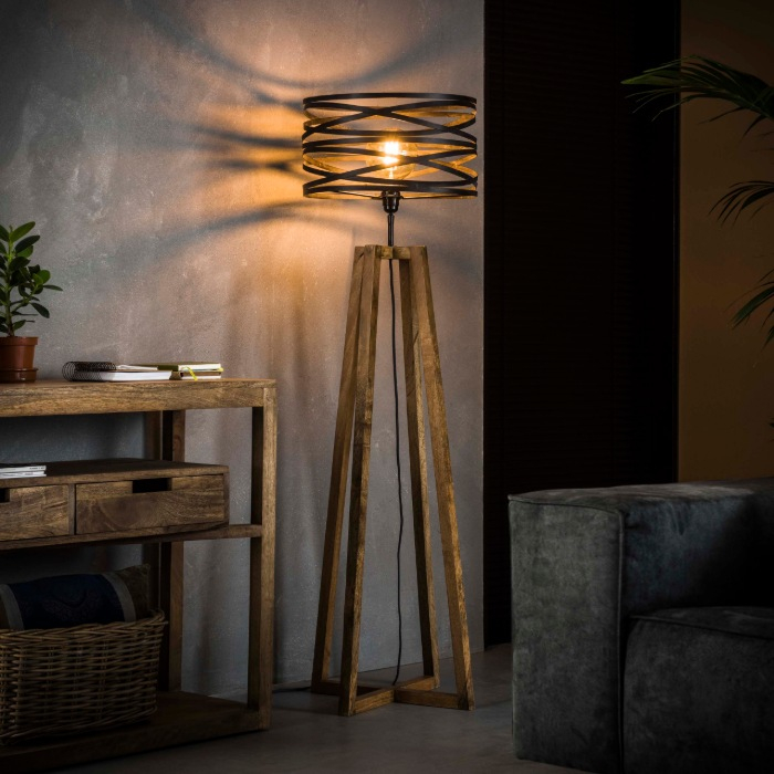 Vloerlamp met gekruist houten frame Bardo donkergrijze kap - sfeerfoto 1