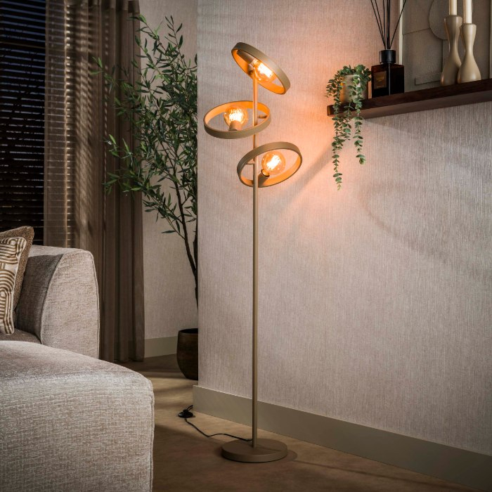 Vloerlamp met ronde metalen frames 3 lichts Lena beige - sfeerfoto 1