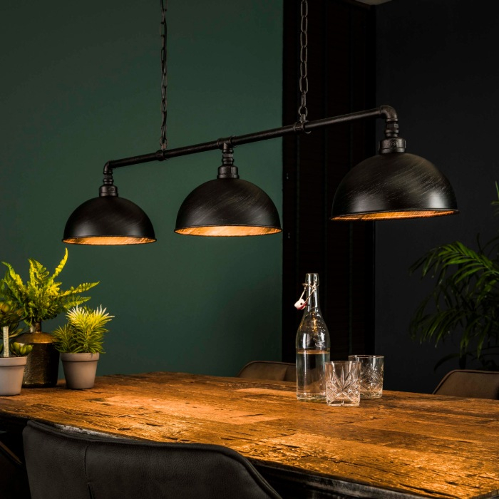 Zwarte hanglamp Norin met metalen buizen en 3 lampen - sfeerfoto 1