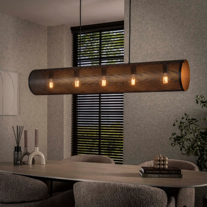 Zwarte metalen hanglamp met 5 lampen Alba - sfeerfoto 1