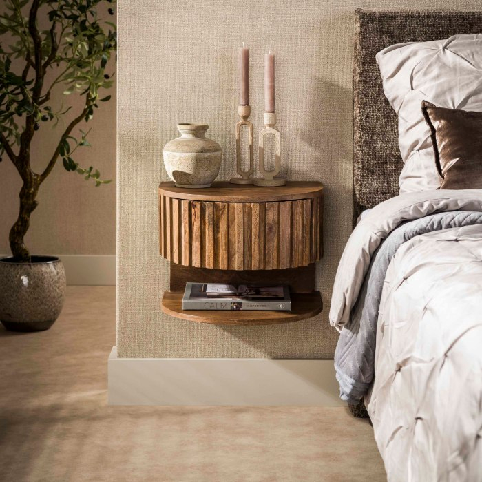 Zwevend nachtkastje naturel met legplank Mila 40 cm - sfeerfoto 1