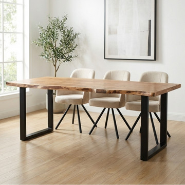 Boomstam eettafel 220 cm met zwart stalen U-poot en natuurlijke boomrand.