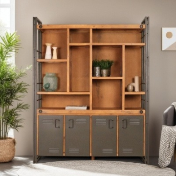 Wandkast industrieel. Deze wandkast is gemaakt van geborsteld acaciahout gecombineerd met staal. De wandkast heeft vier deuren en meerdere open vakken. 