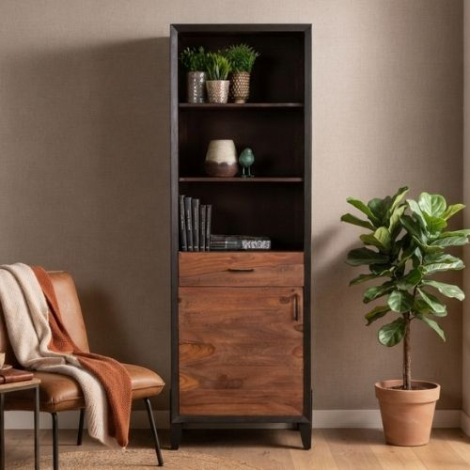 Boekenkast donker hout.