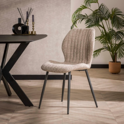 Bouclé eetkamerstoel Zori beige - sfeerfoto