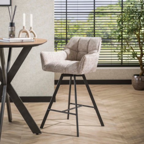 Draaibare barkruk met rugleuning Arno beige - sfeerfoto