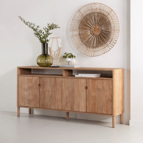 Apollo dressoir van teakhout 190 cm met open vak in een lichte woonkamer