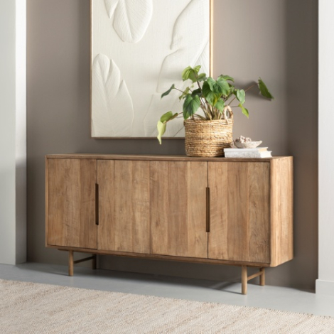 Bliss dressoir van teakhout 180 cm met vier deuren in een warm interieur