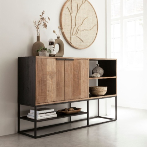 Cosmo No.1 dressoir van teakhout 160 cm met open vakken in een licht interieur