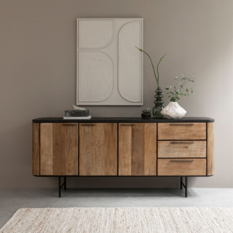 Soho dressoir van teakhout 200 cm in een sfeervolle woonkamer