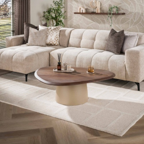 Driehoekige salontafel acaciahout 110 cm Liam - sfeerfoto