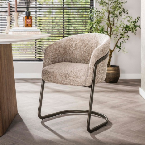 Eetkamerstoel met armleuning en pocketvering Tara beige - sfeerfoto