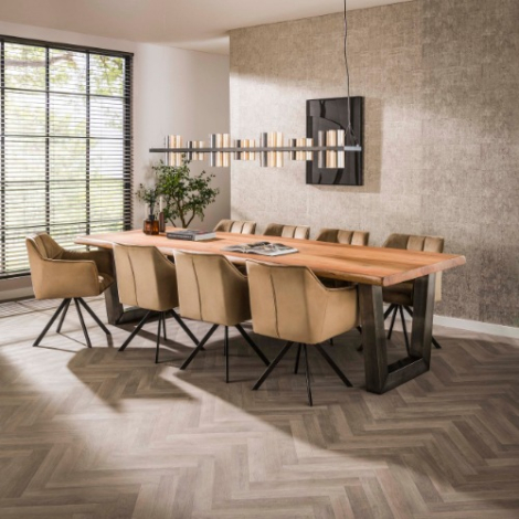 Eettafel 300 cm Gelo acaciahout naturel met trapeziumpoten - sfeerfoto
