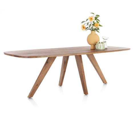 Deens ovale eettafel Everest 240 cm in mangohout op vier schuine houten poten, schuin aanzicht met vaas en bloemen