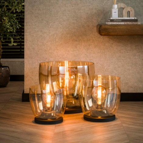 Glazen bollamp voor de vloer Juna amber 29 cm - sfeerfoto