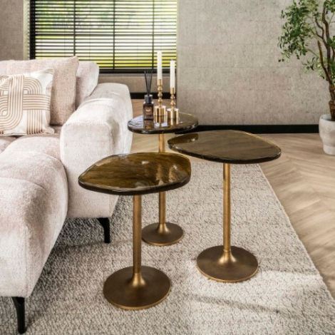 Gouden bijzettafel met gegoten glas Timo 50 cm antiek goud - sfeerfoto