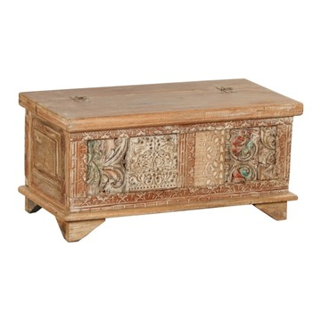 Klein kistje van hout met deksel.