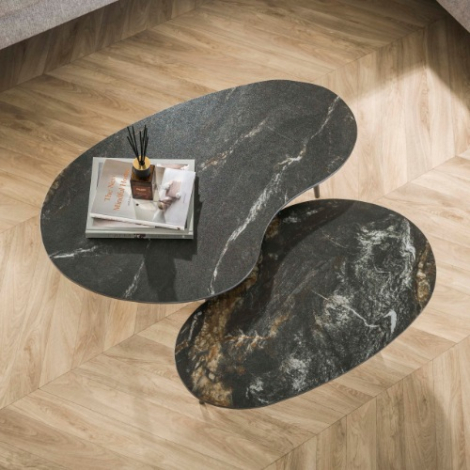 Keramische salontafel niervormig Vigo natuursteenlook set van 2 - sfeerfoto