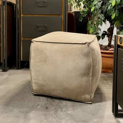 Leren poef vierkant in verschillende kleuren.