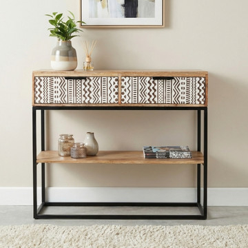 Sidetable gemaakt van mangohout met twee laden.