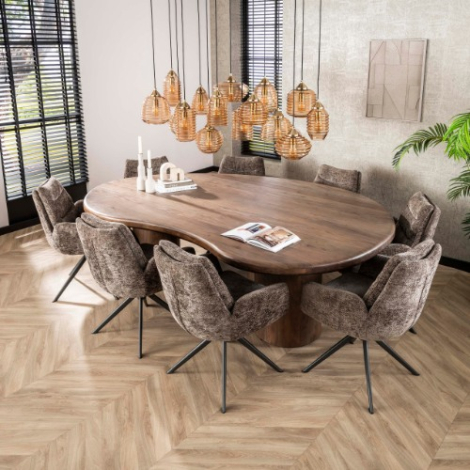 Niervormige eettafel acaciahout 244 cm Fiora bruin met cilinderpoten - sfeerfoto