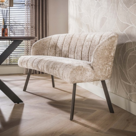 Ovale eetkamerbank Tiko beige met bruin onderstel - sfeerfoto