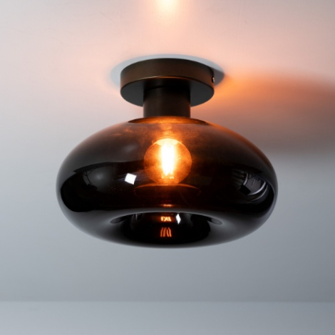 Plafondlamp met bruine glazen bol Rona 27 cm - sfeerfoto