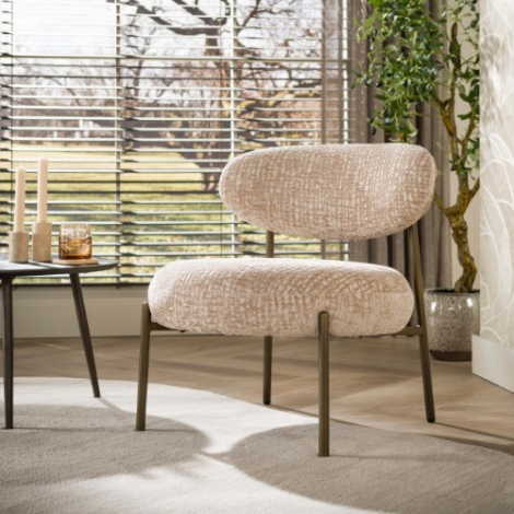 Ronde fauteuil Pirin beige met bruin onderstel - sfeerfoto