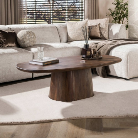 Salontafel acaciahout 135 cm Lenn met ovale middenpoot - sfeerfoto