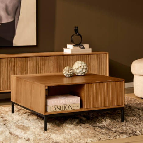 Salontafel Madison vierkant naturel mangohout 80 cm in sfeervolle woonkamer