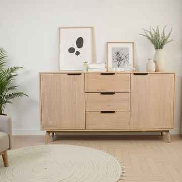 Sfeerafbeelding eiken dressoir 150 cm met white wash. 