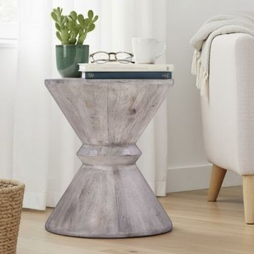 Sfeerafbeelding bijzettafel hout grijs 50 cm. 