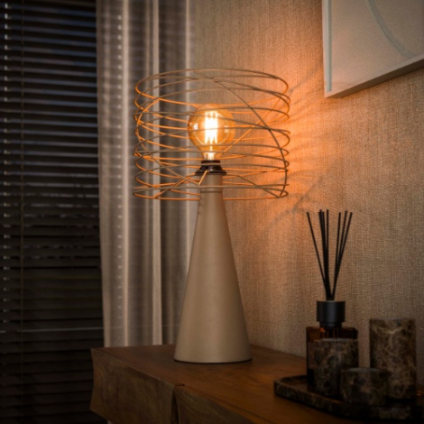 Tafellamp met open draadkap Nelle beige - sfeerfoto