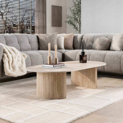 Travertinlook salontafel 135 cm Axel met halvemaan onderstel - sfeerfoto