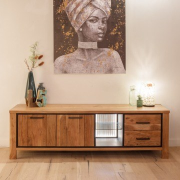 Tv-meubel van 180 cm en van acaciahout. 
