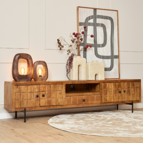 Tv meubel Brandy 220 cm van mangohout met blokmotief in de woonkamer