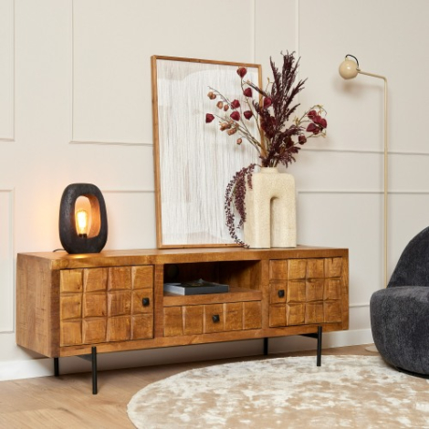 Mangohouten tv-meubel Brandy 150 cm met blokkenpatroon in woonkamer