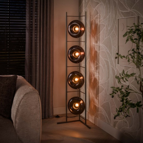 Vloerlamp met 4 bruine glazen bollen Rona - sfeerfoto