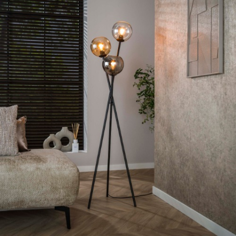 Vloerlamp driepoot met 3 glazen bollen Brava zwart - sfeerfoto