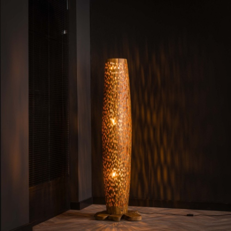 Vloerlamp van gerecycled teakhout 3 lichts Ivona - sfeerfoto