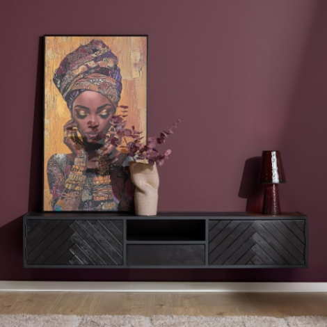 Zwevend tv-meubel New York zwart mangohout 180 cm sfeerbeeld aan bordeauxrode wand