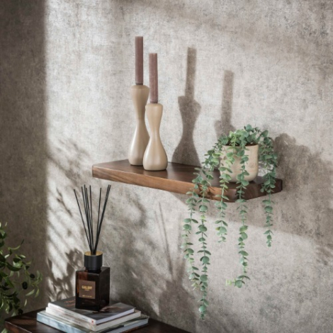 Zwevende wandplank 60 cm Leon bruin met blinde ophanging - sfeerfoto