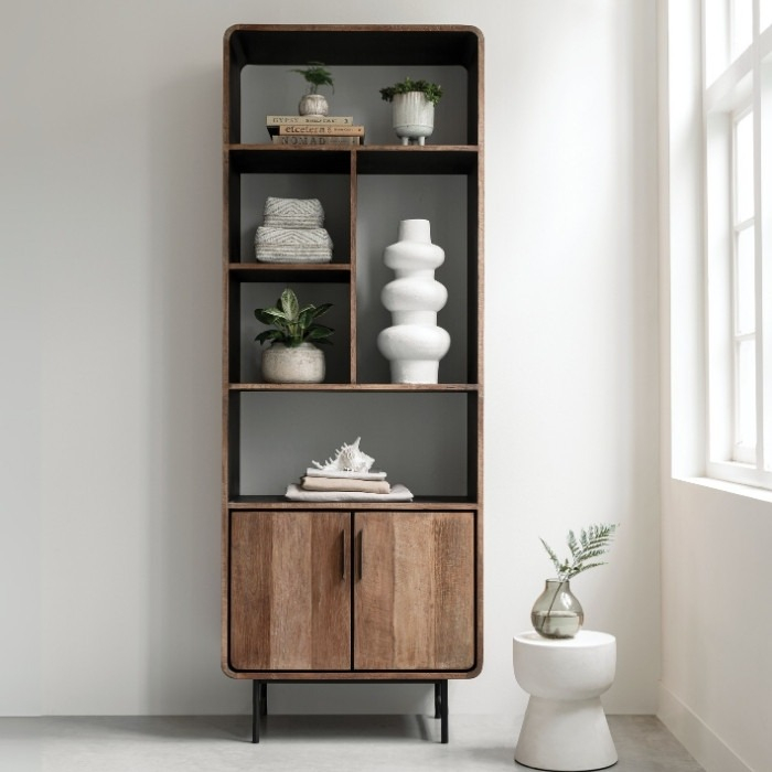 Teakhouten boekenkast.