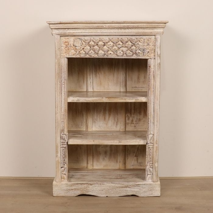 Kleine open boekenkast. 