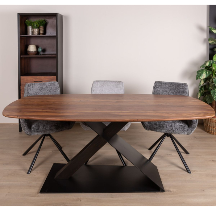 Eettafel industrieel. Donker hout met groot onderstel van metaal.