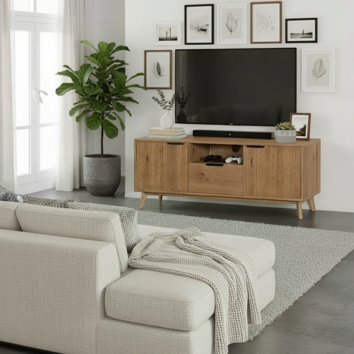 Sfeerafbeelding eiken tv-meubel 150 cm breed. 