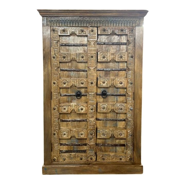 Grote kast uit India met twee deuren. 