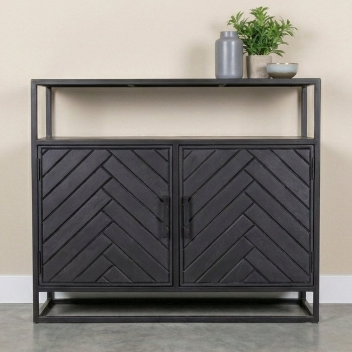 Klein kastje zwart met twee visgraat deurtjes.