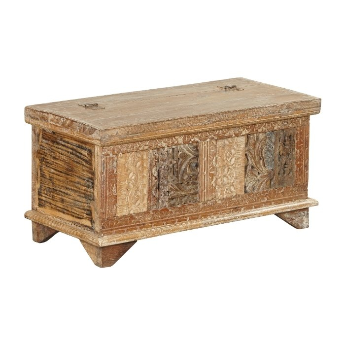 Kistje als salontafel.